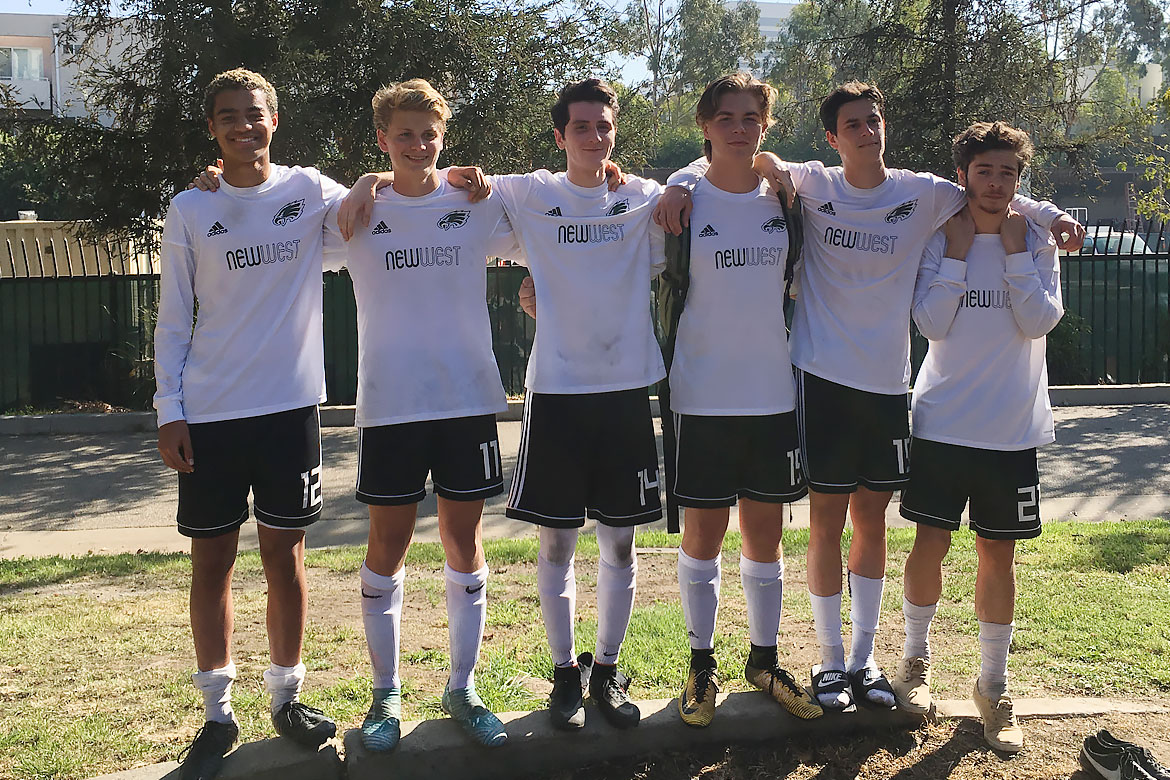 2018-11-boys-soccer-6-dudes